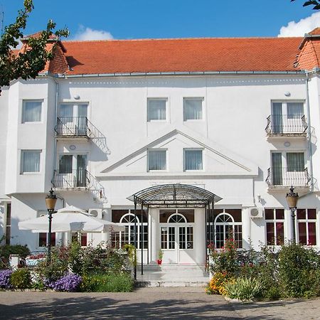 Beli Dvor Otel Sombor Dış mekan fotoğraf