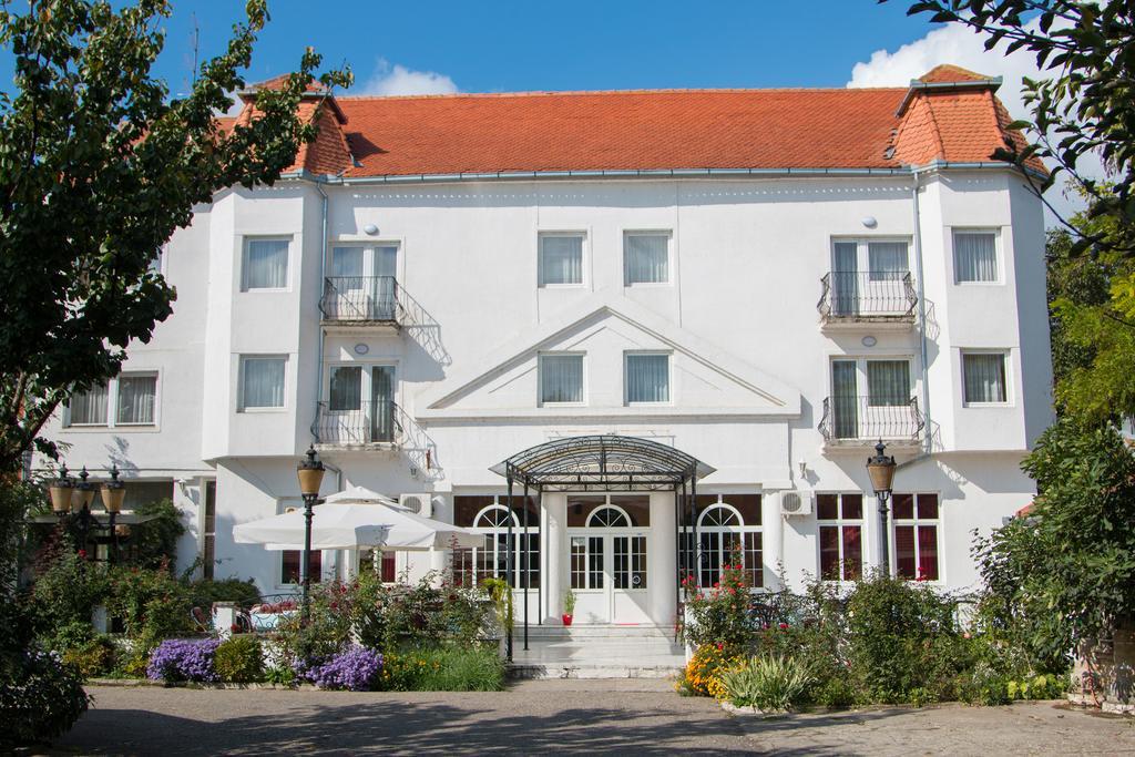 Beli Dvor Otel Sombor Dış mekan fotoğraf