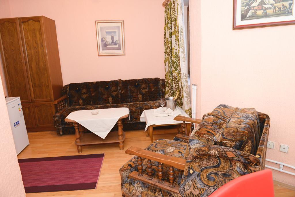 Beli Dvor Otel Sombor Oda fotoğraf