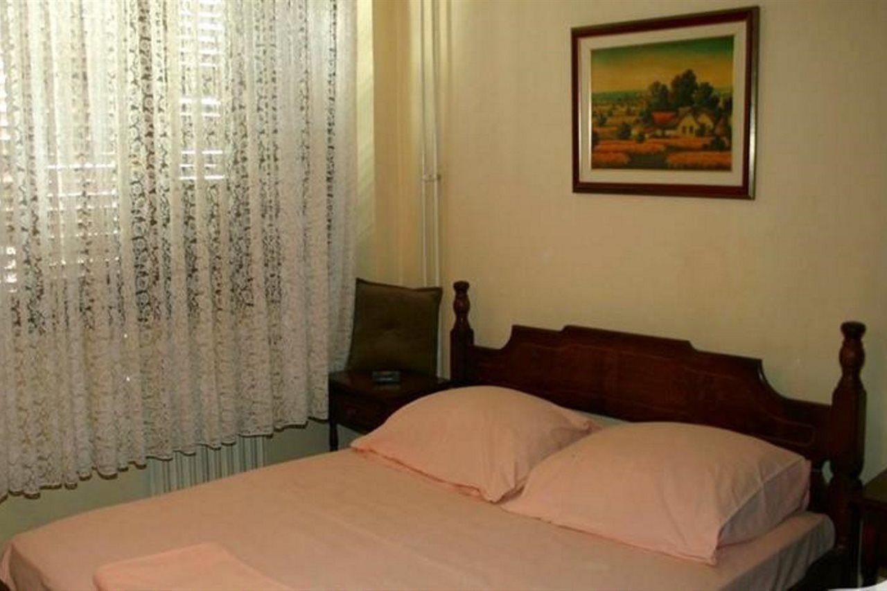 Beli Dvor Otel Sombor Dış mekan fotoğraf