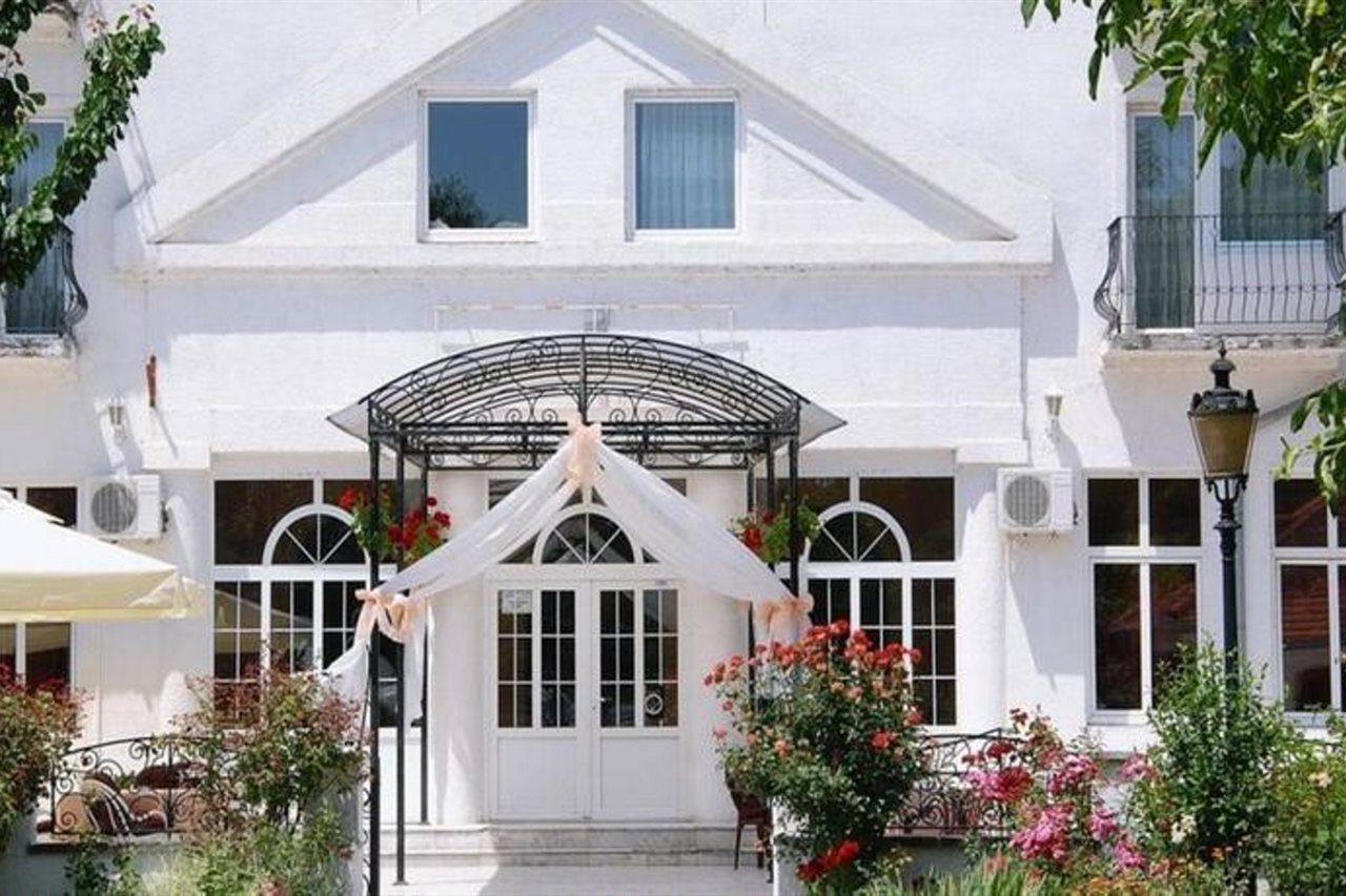 Beli Dvor Otel Sombor Dış mekan fotoğraf