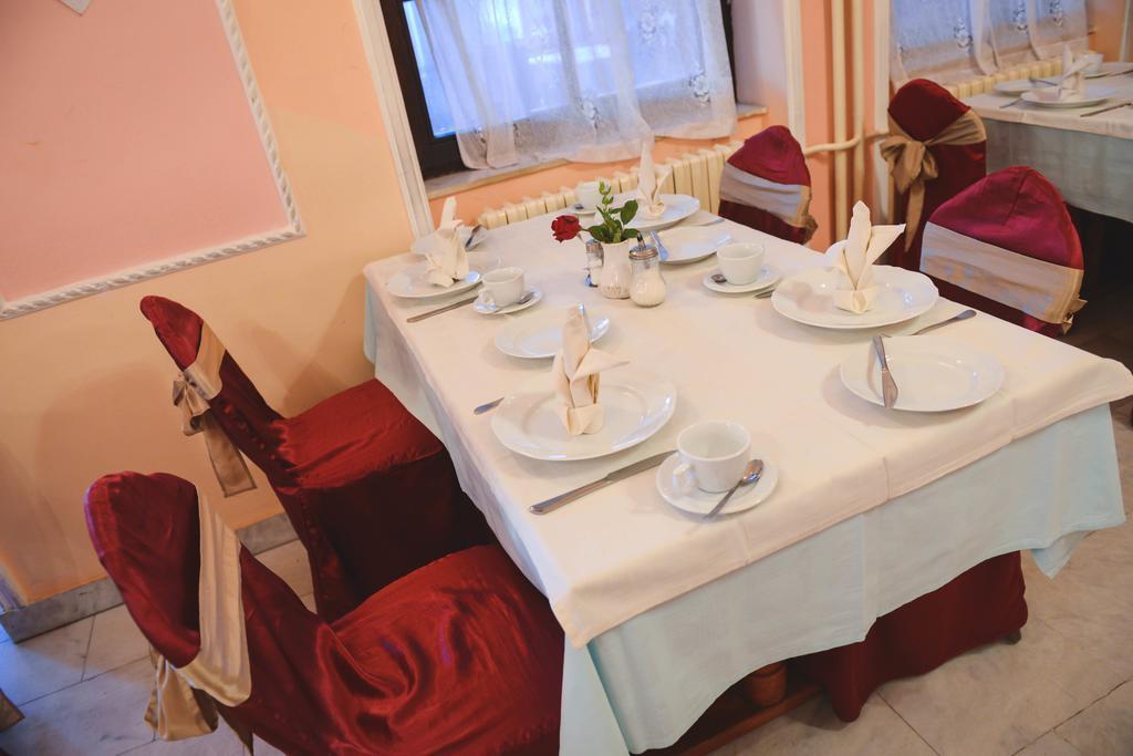 Beli Dvor Otel Sombor Dış mekan fotoğraf