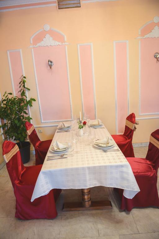 Beli Dvor Otel Sombor Dış mekan fotoğraf