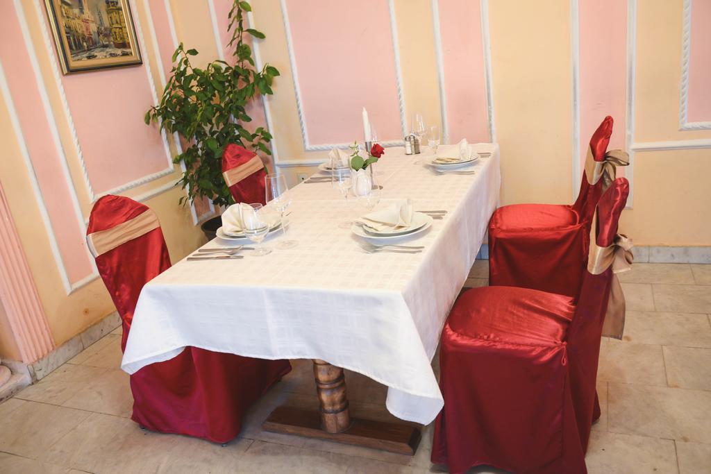 Beli Dvor Otel Sombor Dış mekan fotoğraf