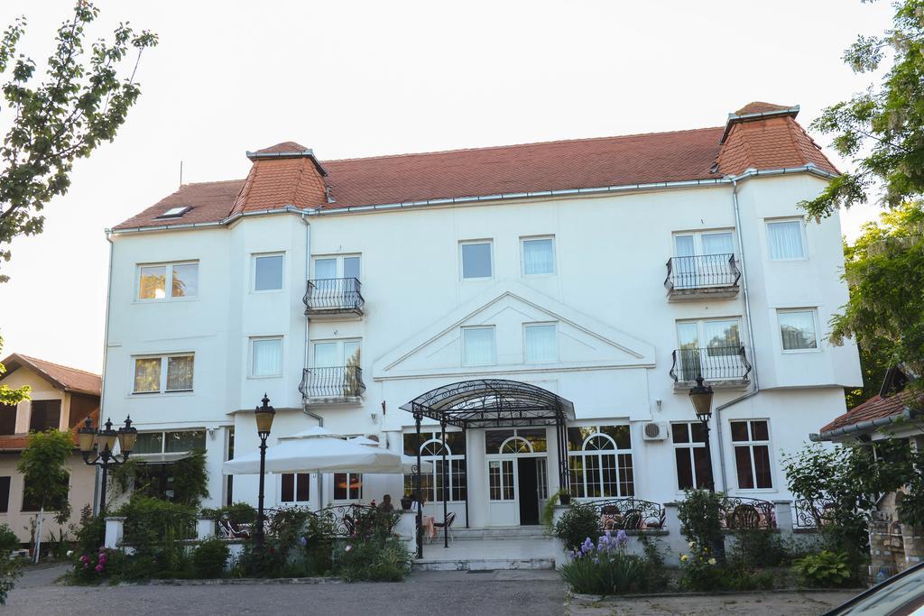 Beli Dvor Otel Sombor Dış mekan fotoğraf