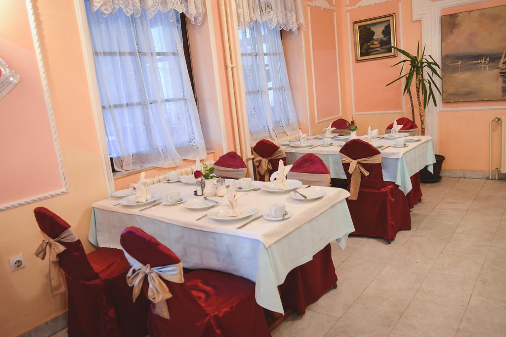 Beli Dvor Otel Sombor Dış mekan fotoğraf