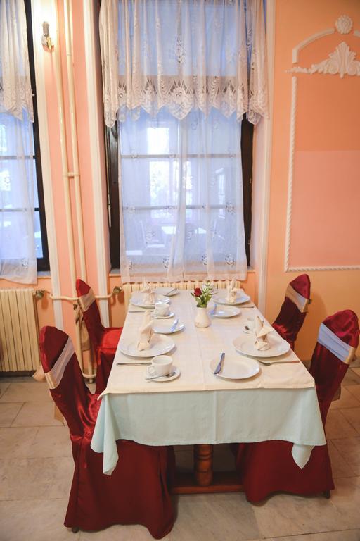 Beli Dvor Otel Sombor Dış mekan fotoğraf